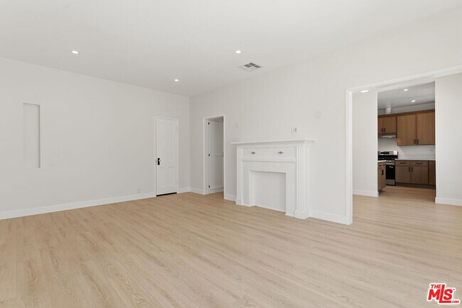 Foto del edificio - 833 1/4 N Alfred St