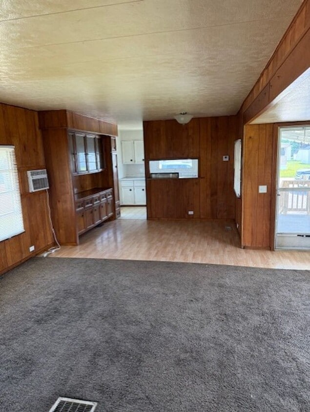 Primary Photo - Lot 2