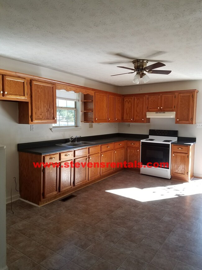 Building Photo - A Great Home for Your Family