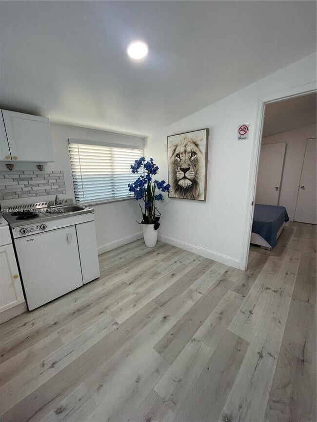 Foto del edificio - 5615 Hope St