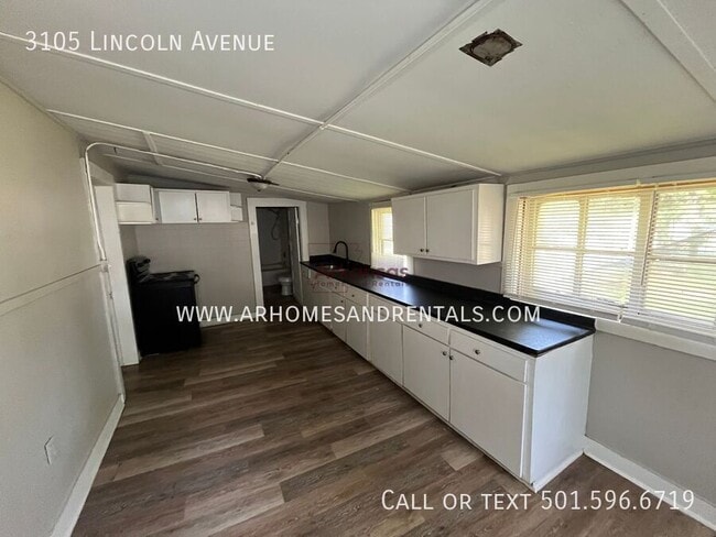 Building Photo - 3105 Lincoln Ave