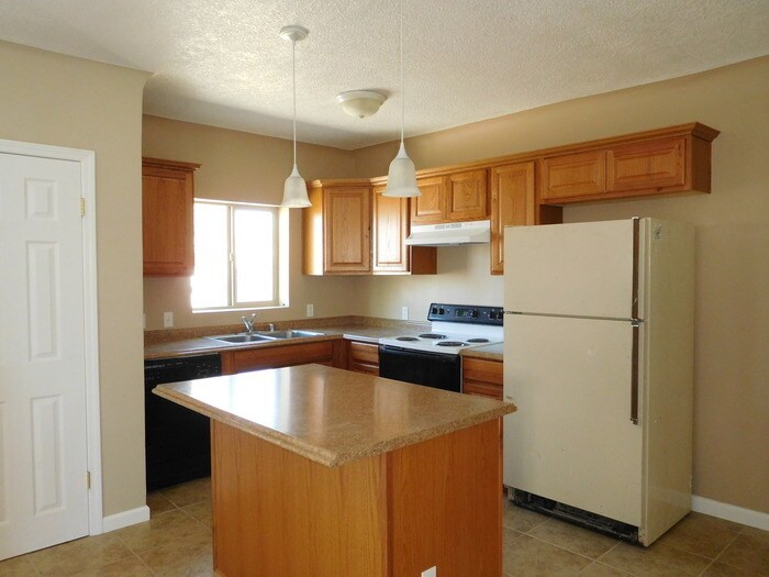 Primary Photo - 314 Cutler Ave NE