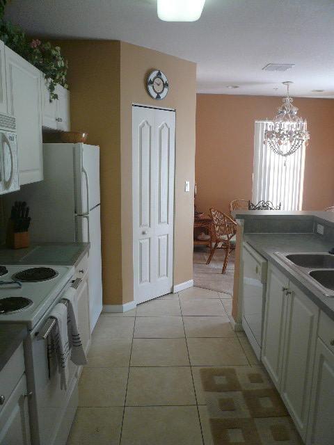 Building Photo - 5020 Fairways Cir