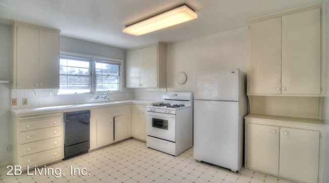 Building Photo - 1720 San Carlos Ave