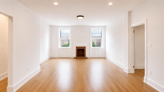 Building Photo - 310 W 97th St