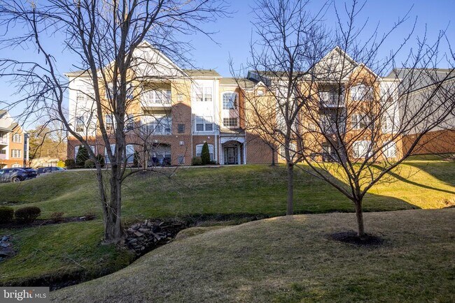 Building Photo - 712 Kings Path