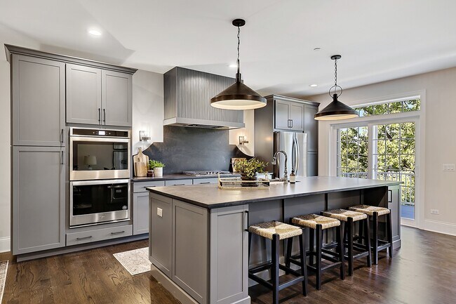 Foto del edificio - 6122 Flagg Creek Ln