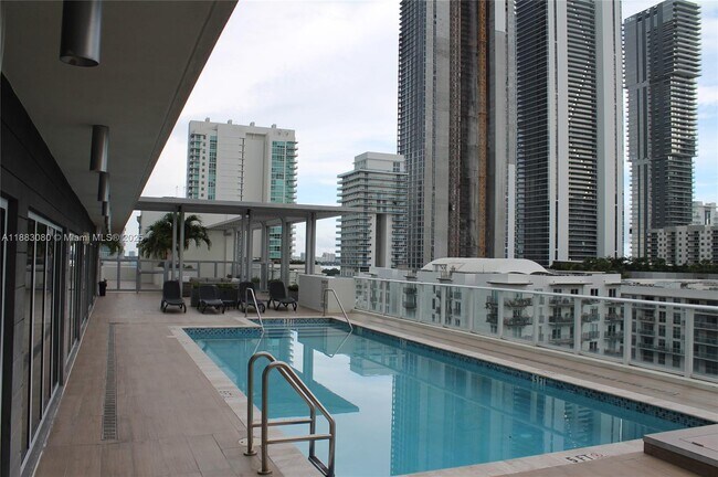 Foto del edificio - 321 NE 26th St