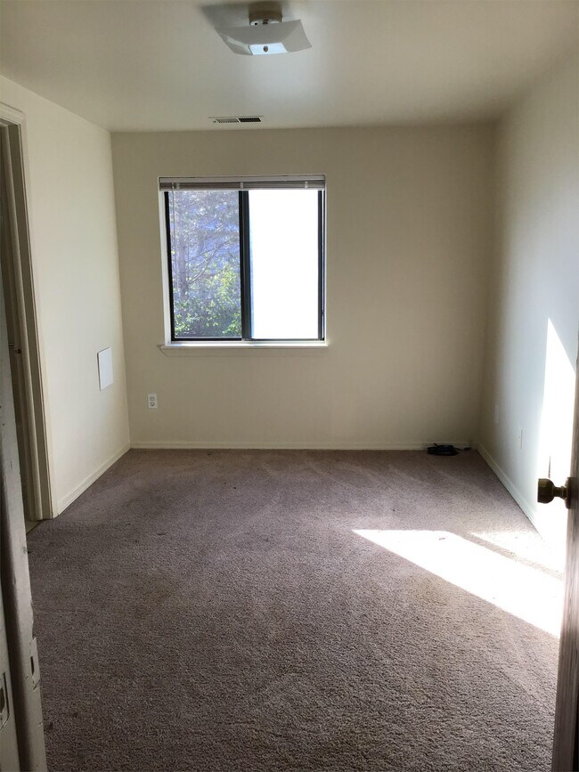 Building Photo - 8182 Creekwood Dr