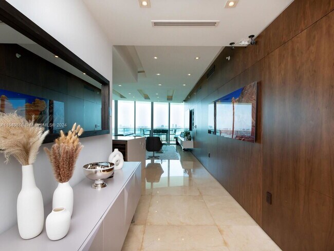 Foto del edificio - 900 Biscayne Blvd