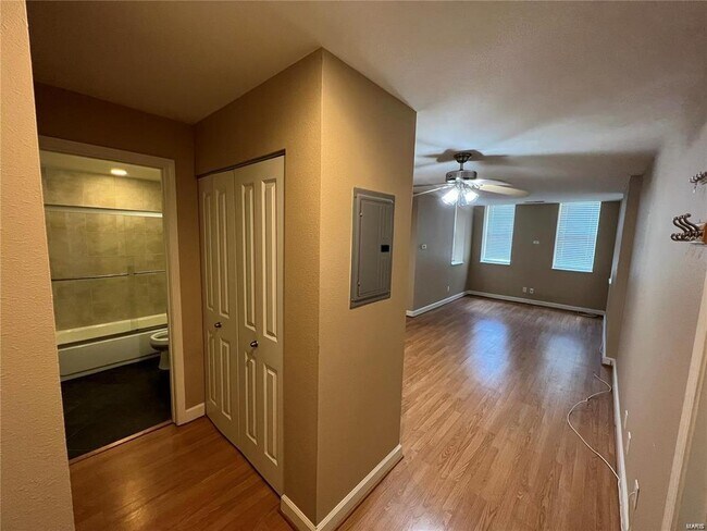 Foto del edificio - 5696 Kingsbury Ave