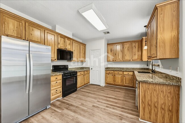 Foto del edificio - 10917 Spruce Dr N