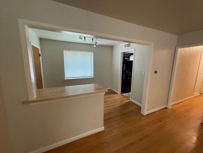 Building Photo - 109 W Glenhaven Dr