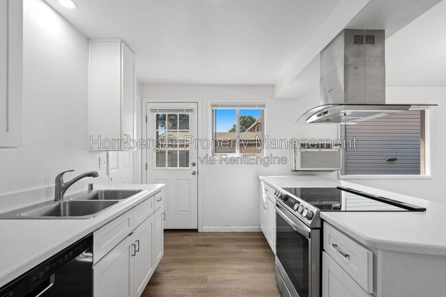 Building Photo - 2815 E 37th Ave