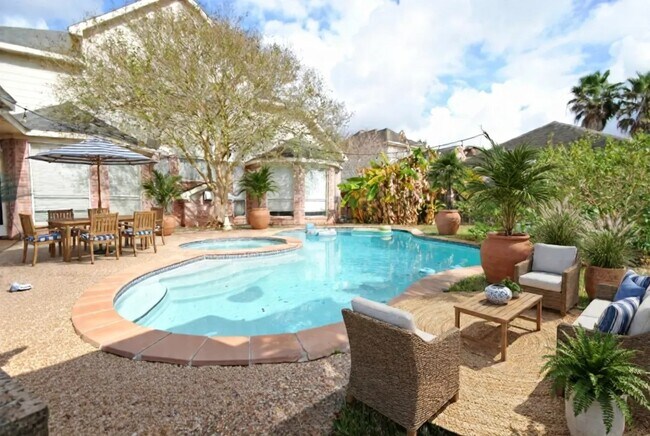 Foto del edificio - 2111 Parkview Ln