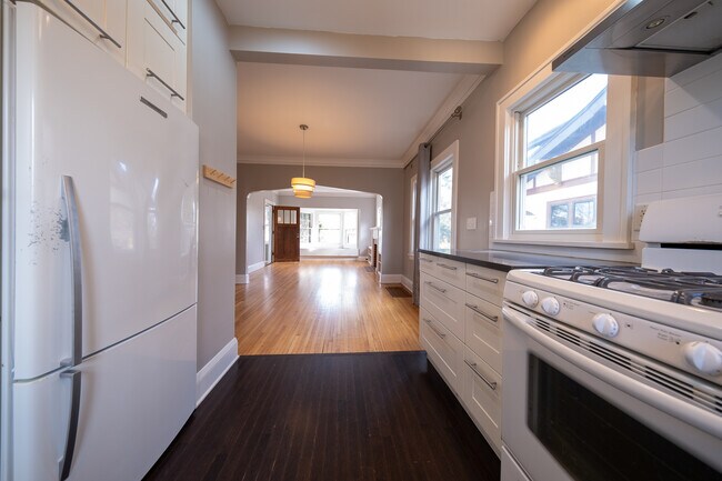 Building Photo - 4250 Longfellow Ave