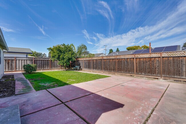 Building Photo - 2051 Randolph Dr