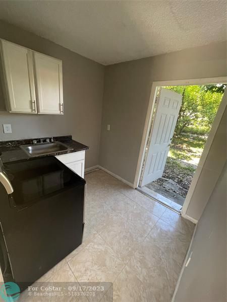 Building Photo - 2301 NW 23rd Ln