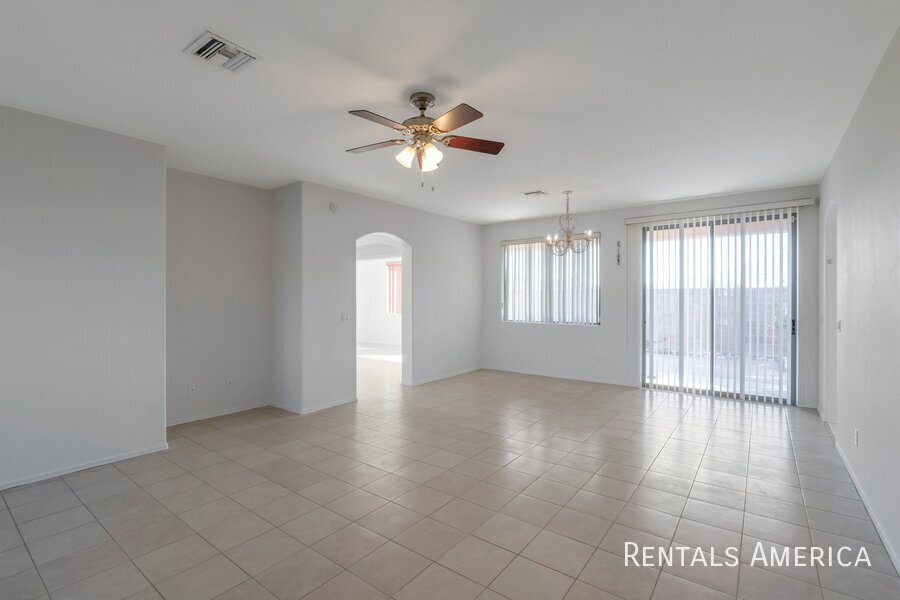 Foto principal - 588 N Arcon Ct E