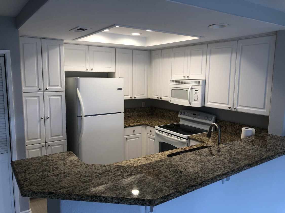 Beautiful kitchen - 9950 Scripps Westview Way