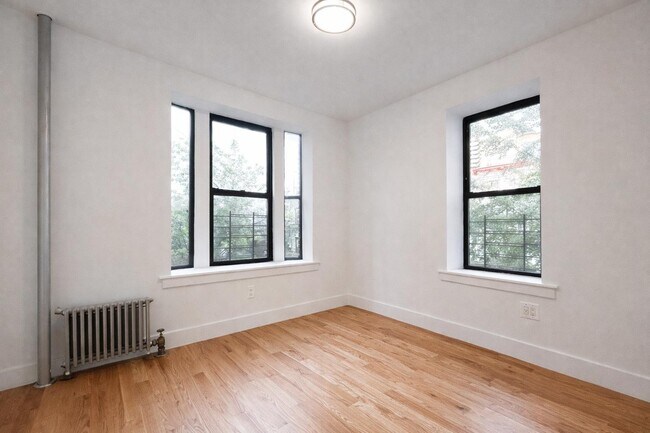 Building Photo - 605 W 137th St
