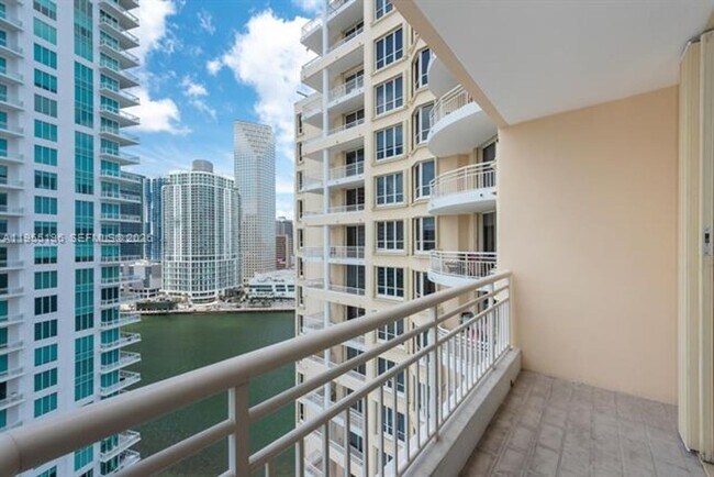 Building Photo - 888 Brickell Key Dr