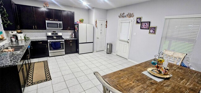 Foto del edificio - 8831 W Cres Lake Cir