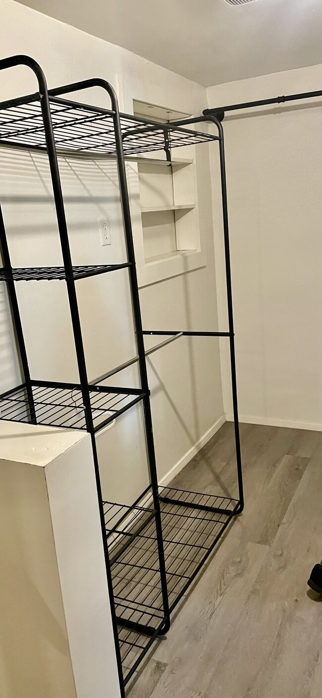 Building Photo - 547 Gayley Ave