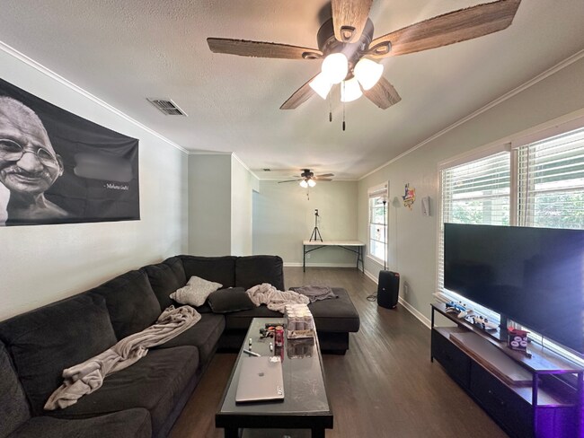 Foto del edificio - Updated 3-Bedroom Home Near TJC & Medical ...