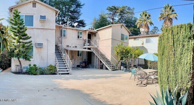 Foto del edificio - 5728 Hazeltine Ave