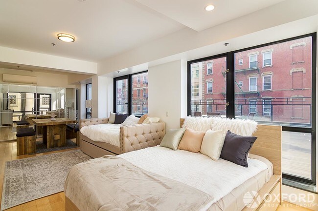 Building Photo - 227 Grand Street