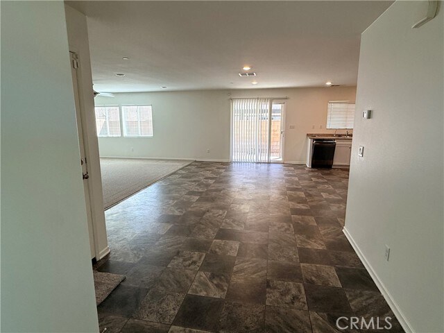 Foto del edificio - 16931 Montgomery Ave