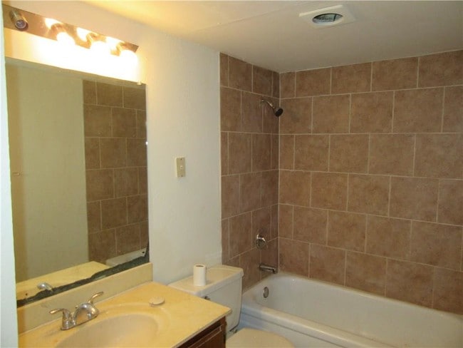 Building Photo - 5755 Phoenix Dr