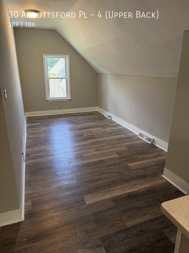 Building Photo - 30 Abbottsford Pl