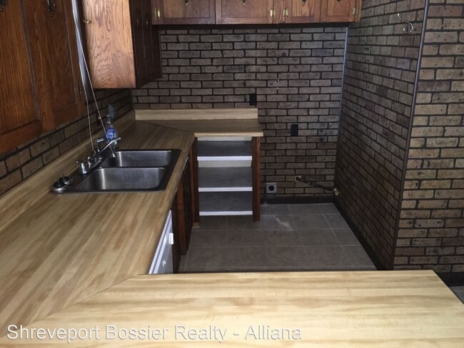 Building Photo - 3 br, 1.5 bath House - 9063 Marva Dr