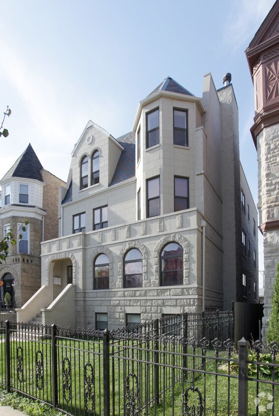 Building Photo - 4550 S Lake Park Ave