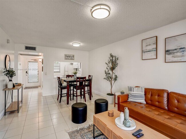 Foto del edificio - 9470 Poinciana Pl
