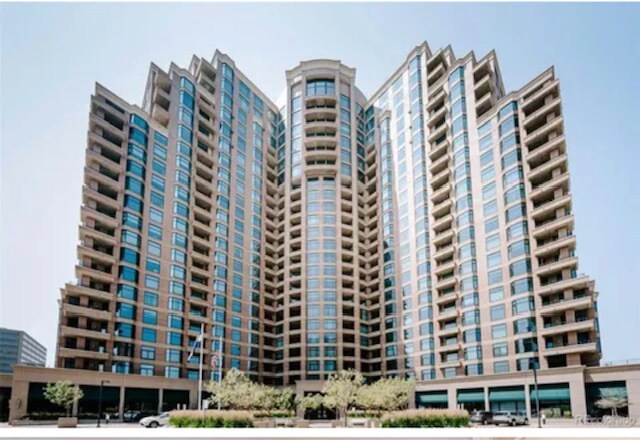 Foto del edificio - 8100 E Union Ave