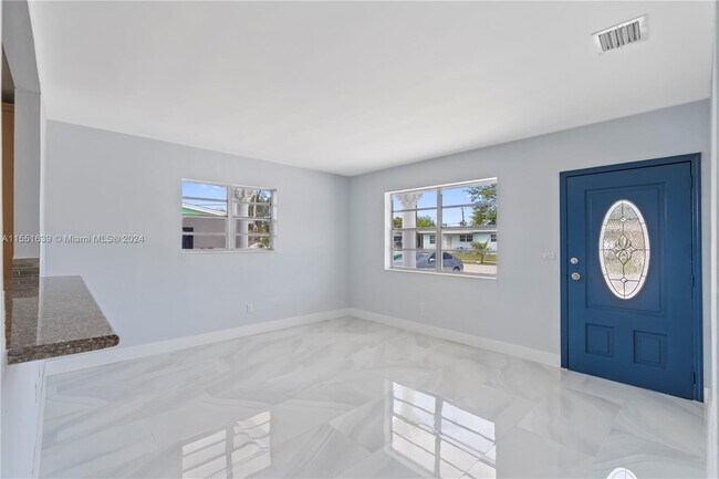 Foto del edificio - 4100 NW 192nd St