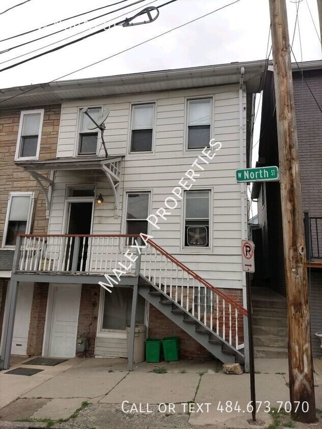Primary Photo - 3 Bedroom 2 bathroom Twin walking distance...