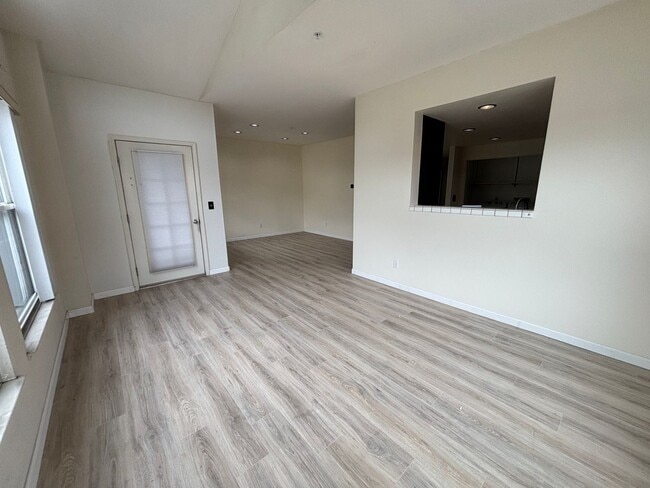 Building Photo - Spacious 3BR/2BA Gated Condo in Crocker Amazon – Private Patio & 2-Car Parking!