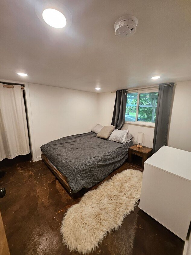 Foto principal - Furnished Short Term 2 bedroom Unit