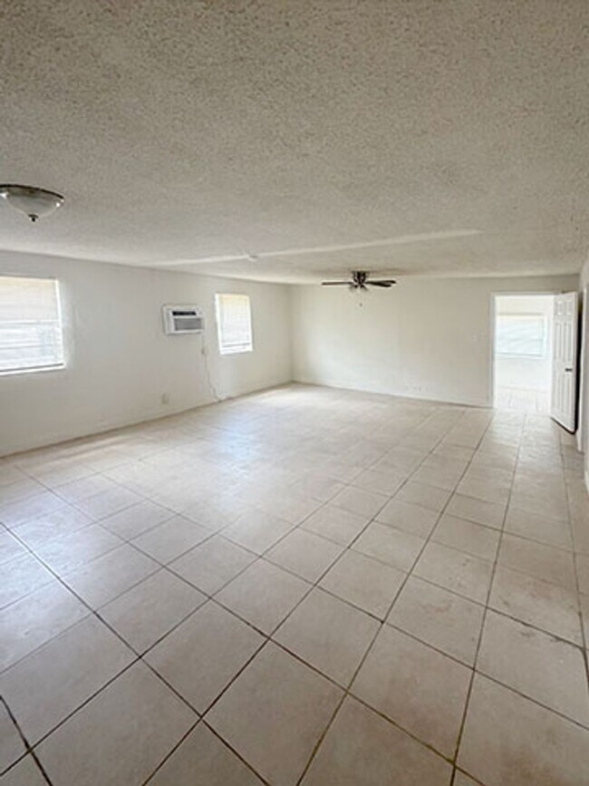 Foto del edificio - 1125 W 28th St