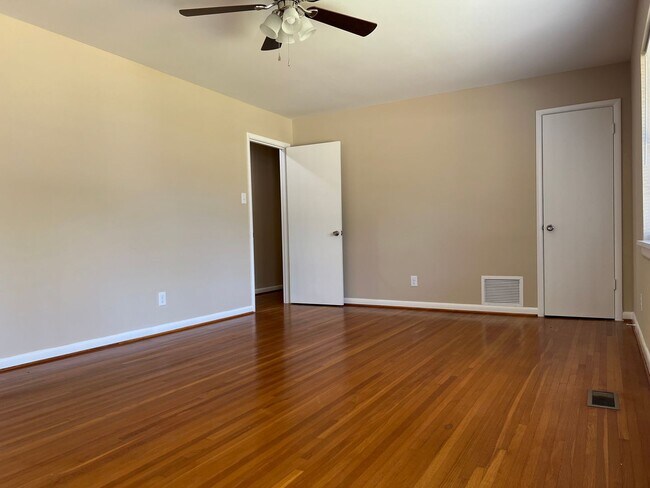 Foto del edificio - 409 High Hill Rd