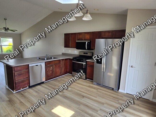 Foto del edificio - Updated Three Bedroom Duplex