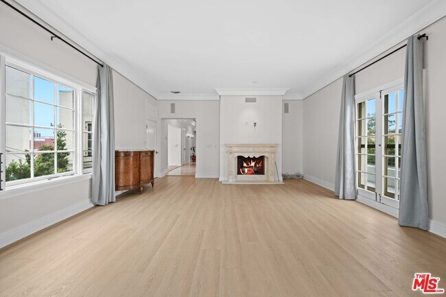 Foto del edificio - 420 S Beverwil Dr