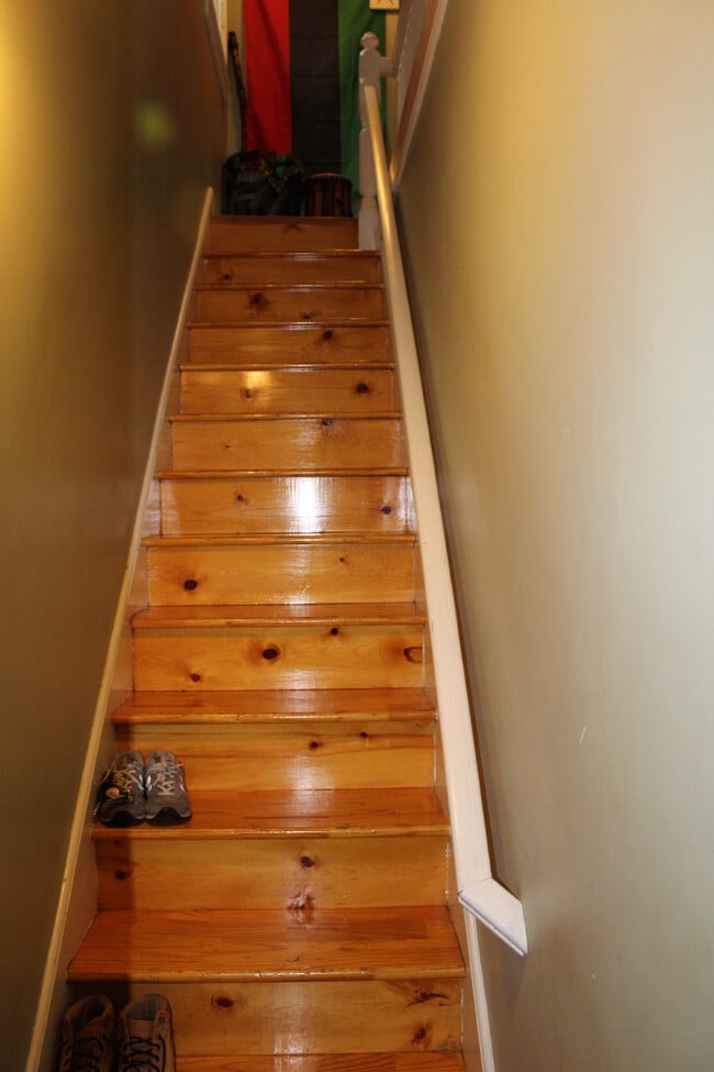 1 Floor Walk Up - 460 S 7th Ave