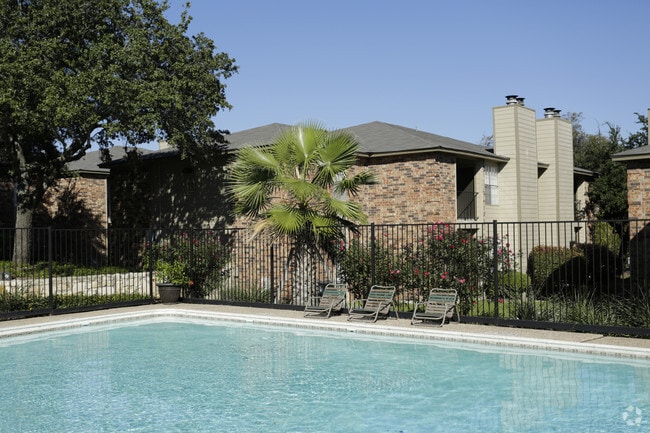 Building Photo - Riverwood Apartments