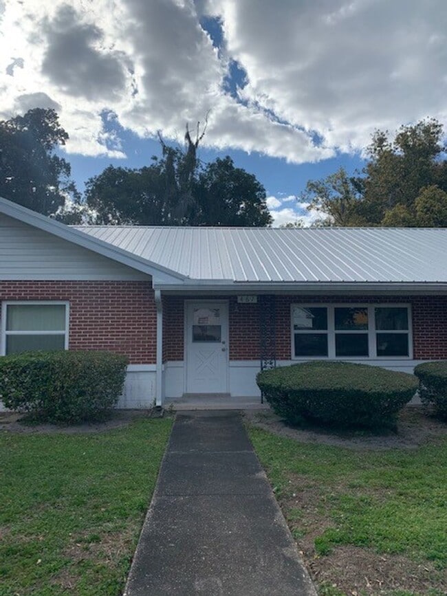 Foto del edificio - 4/3 Home in Heart of Umatilla!