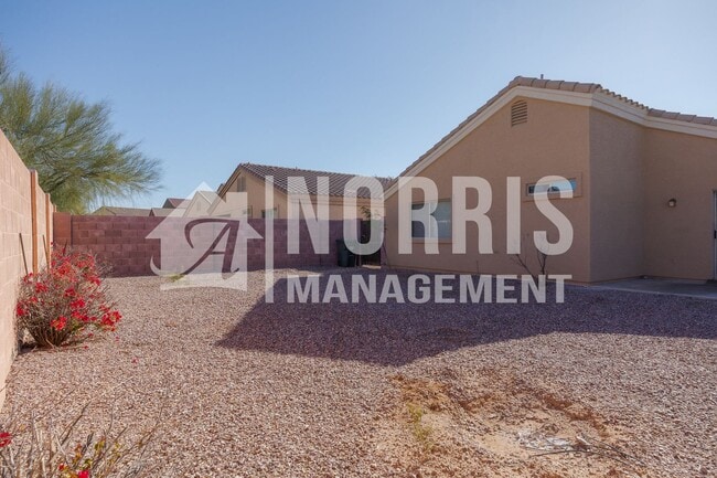 Building Photo - Great Home Located minutes from Freeway
